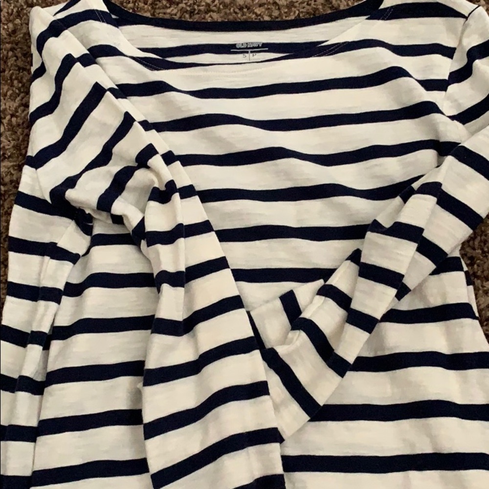 old navy white and blue stripped shirt